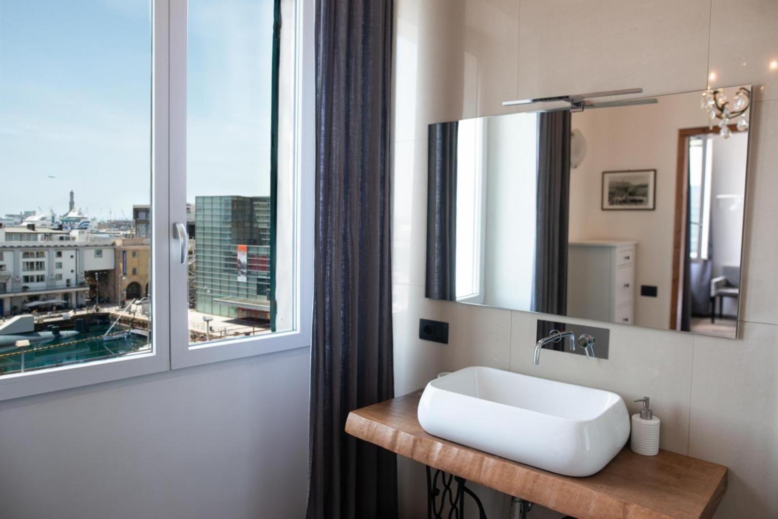 Port View Hotell Genova Eksteriør bilde